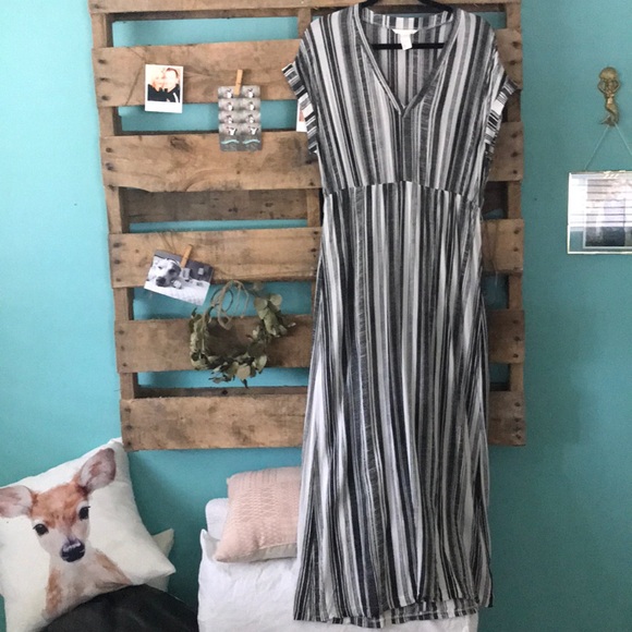 H&M Dresses & Skirts - 🖤H&M striped Maxi❕